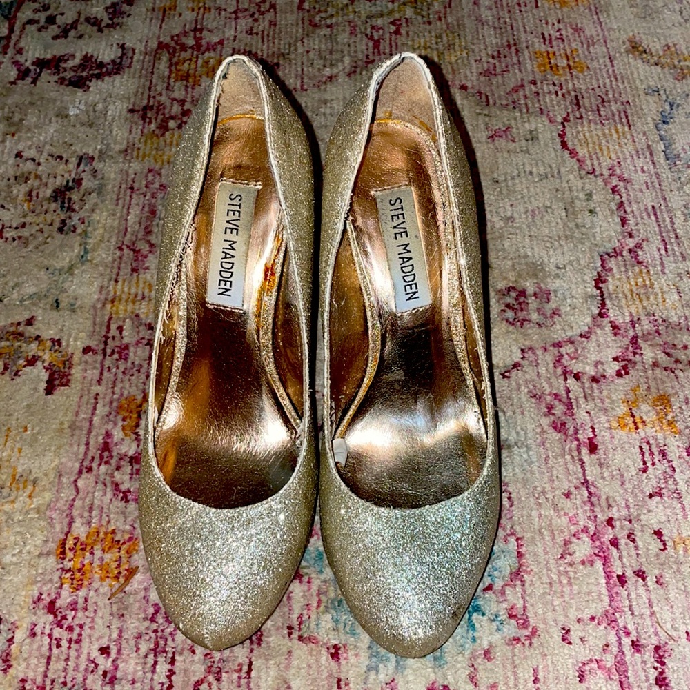 Steve Madden Gold heels size 6